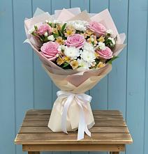 Букет цветов из:  Гвоздики, Орхидеи и Розы в Шиморское