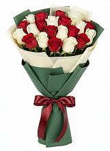 Букет Микс из красных и белых роз в Шиморское