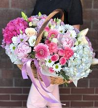 Композиция солнечный день в Шиморское Цветочная композиция из Розы, Хризантемы, Пионы и Лизиантусы в корзине в Шиморское