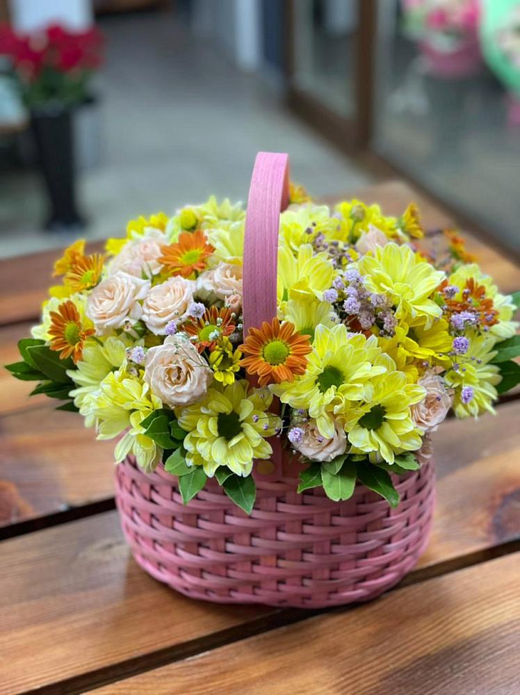 Цветочная композиция из Хризантемы и Розы в корзине в Шиморское